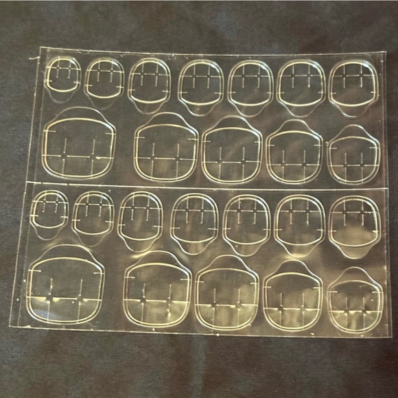 Mini UV Lamp, Press-Ons & Various Nail Art Accessories! 💅 - Picture 6 of 7